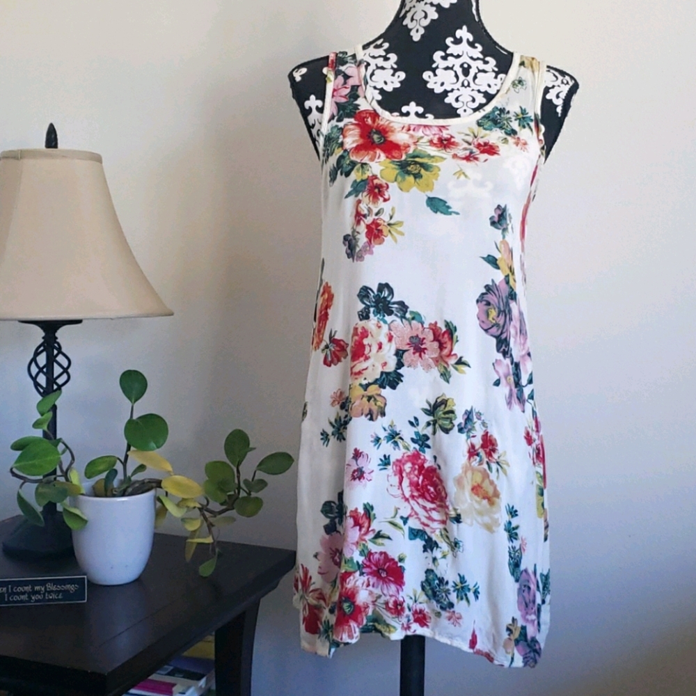 THIS WEEK ONLY SALE!Love flower sleeveless blouse